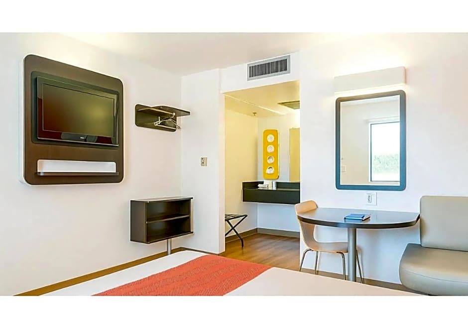 Motel 6-Carlsbad, CA Beach
