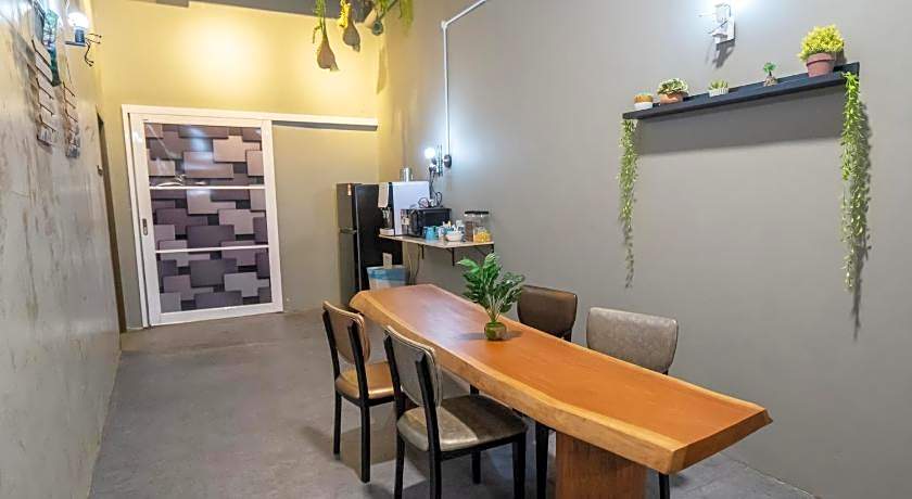 OYO 89423 Zenz Hotel