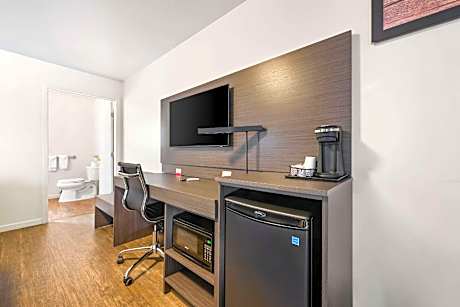2 Double Beds, Efficiency, Nonsmoking