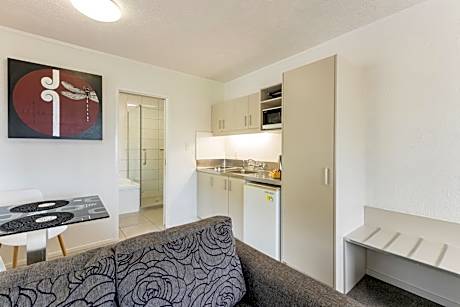 Deluxe Studio Suite with Spa Bath