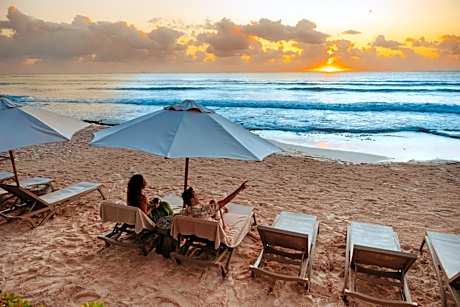 Petit Lafitte Beach Front Hotel & Bungalows