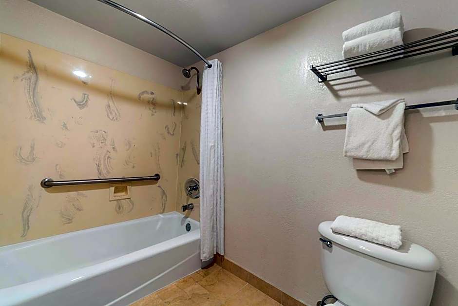 Best Western Plus Northwoods Inn