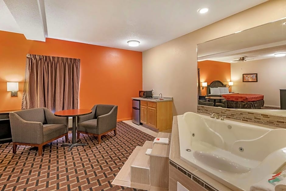 Econo Lodge Inn & Suites Granite City