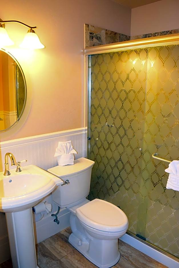 Photo 1 of 9 of Family Suite