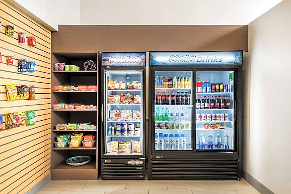 Holiday Inn Express & Suites Charlotte Arpt-Belmont By IHG