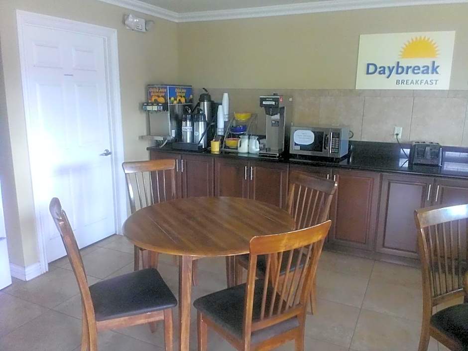 Days Inn by Wyndham Kingman East