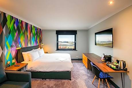 Club Room (FREE GYM & POOL ACCESS)