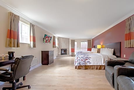 Suite 2 King Beds with Fireplace & Jetted Tub Non-Smoking