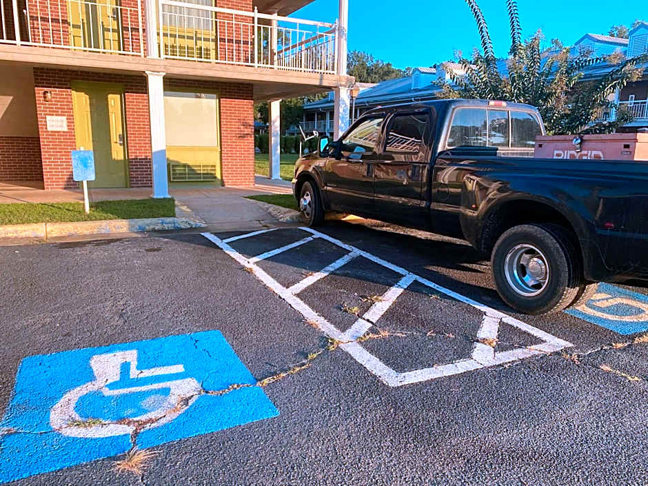 Motel 6 Sandersville, GA