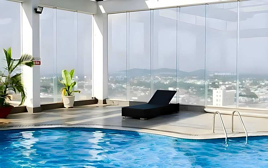 Hai Ba Trung Hotel and Spa