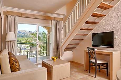 One-Bedroom Penthouse Suite with Side Sea View