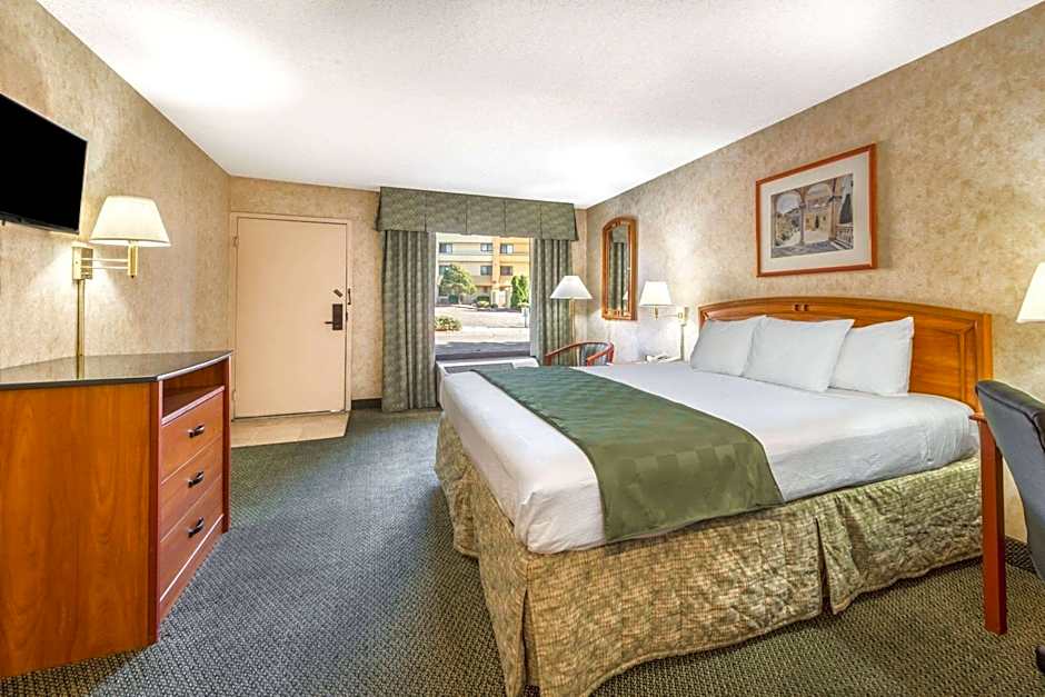 Days Inn & Suites by Wyndham Albuquerque North