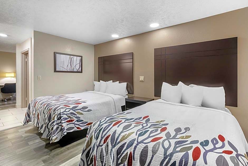 Red Roof Inn & Suites Clinton, MS