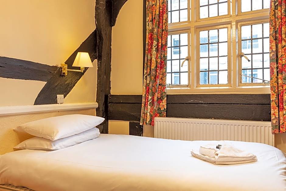 The New Inn by Roomsbooked