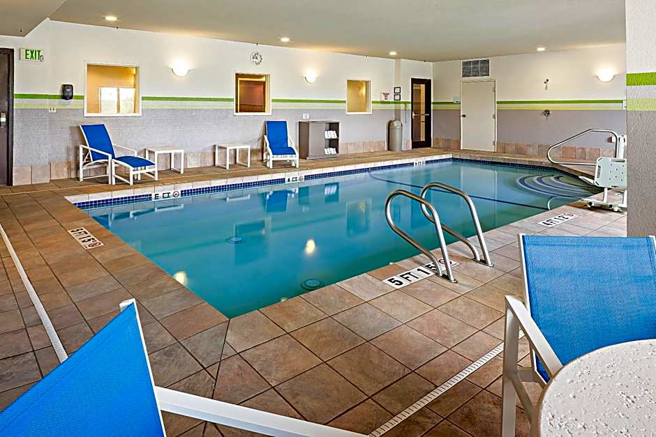 Holiday Inn Express Hotel & Suites Manchester - Airport By IHG