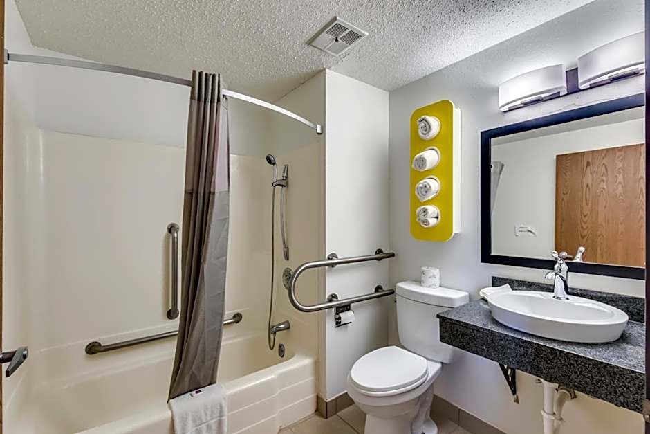 Motel 6-Albert Lea, MN