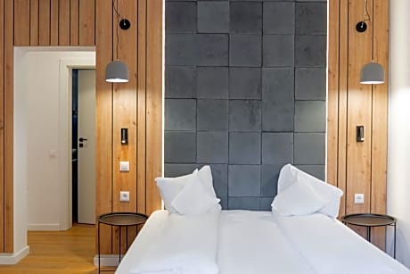 Junior Suite Building B with Pool Access