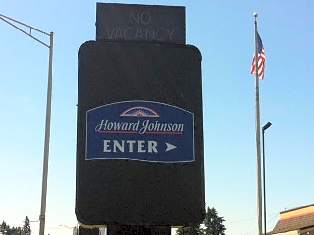 Howard Johnson Inn & Suites Tacoma Near McChord AFB – Tacoma, WA