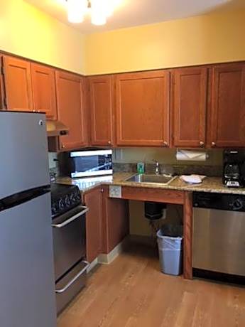 Queen Studio Suite -Hearing Impaired Access/Non-Smoking