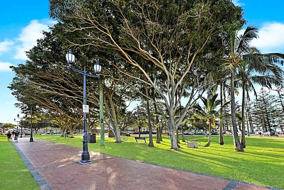Pacific Regis Beachfront Holiday Apartments