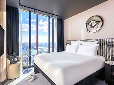 TRIBE Essential Queen Room