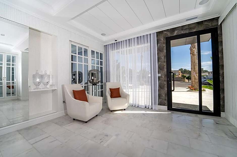 Petit Palace Suites Hotel