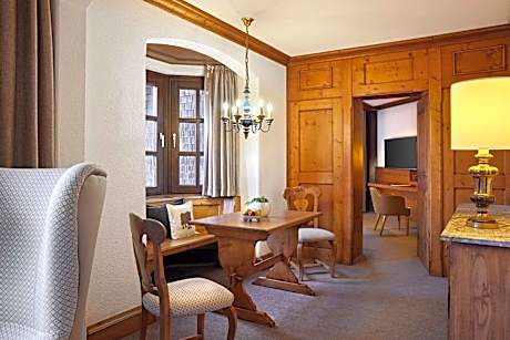 One-Bedroom Suite with Balcony and Mountain View