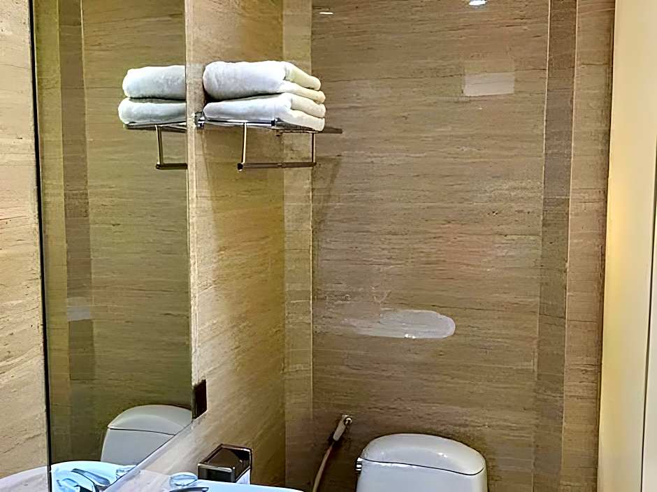 Thongs Inn Hotel Kualanamu