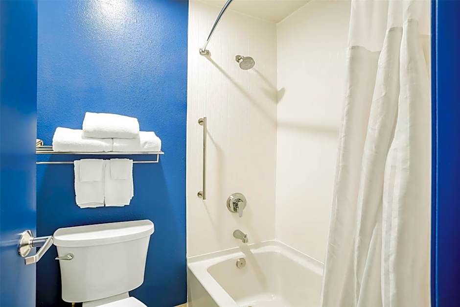 Spark by Hilton Kent Seattle