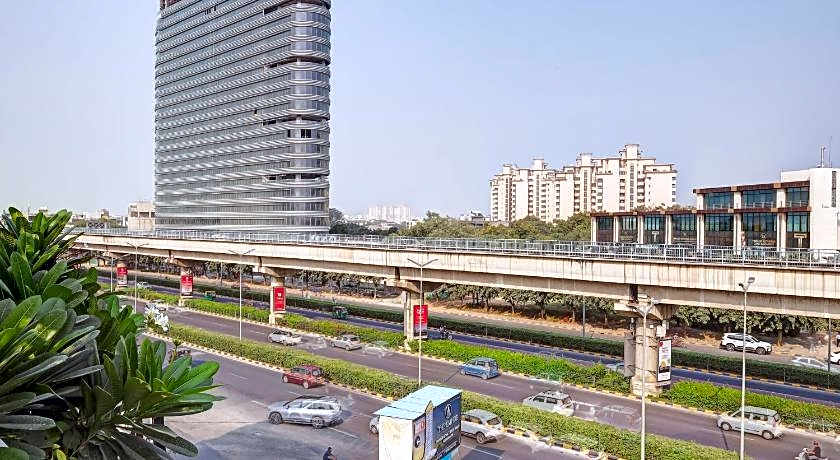 Stately Suites - Golf Course Road