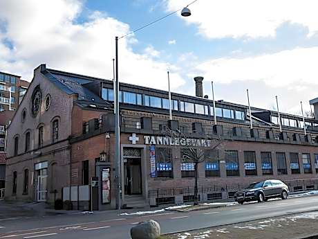 Deluxe Apartment (2 Adults)