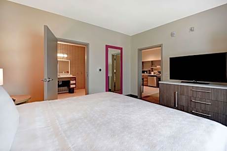 King Suite - Mobility and Hearing Access/Non-Smoking