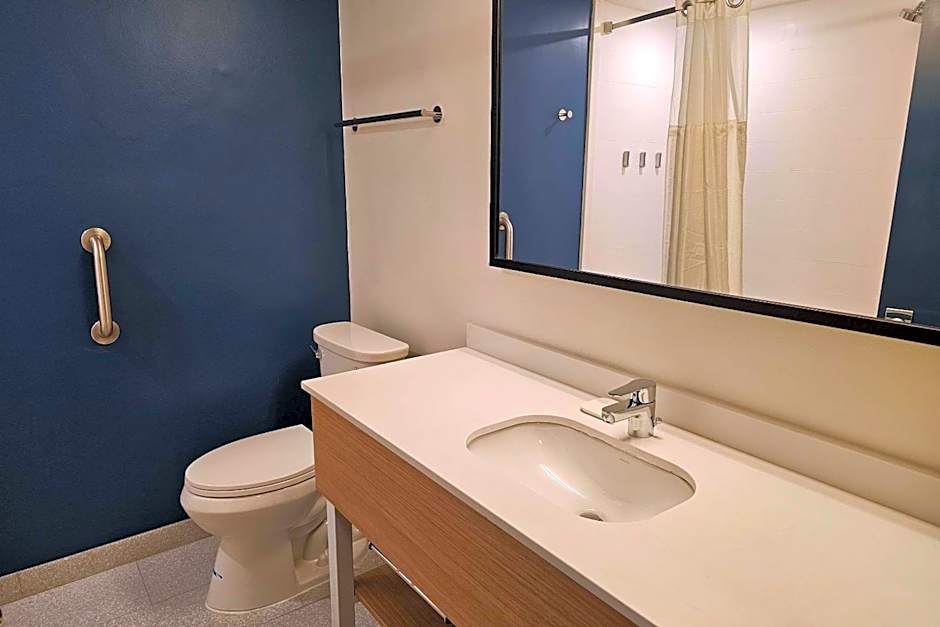 District 3 Hotel, Ascend Hotel Collection