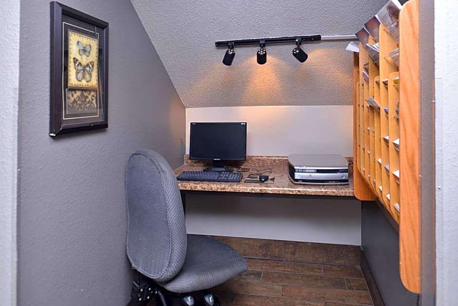 Cottonwood Inn and Conference Center