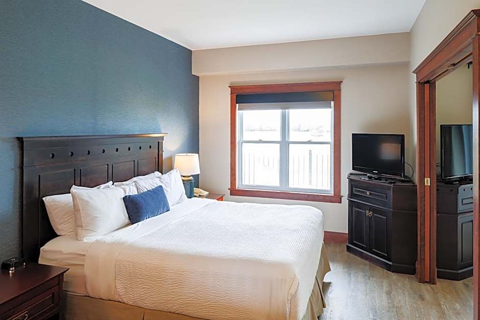 Photo 1 of 4 of 1 King Bed Suite, View