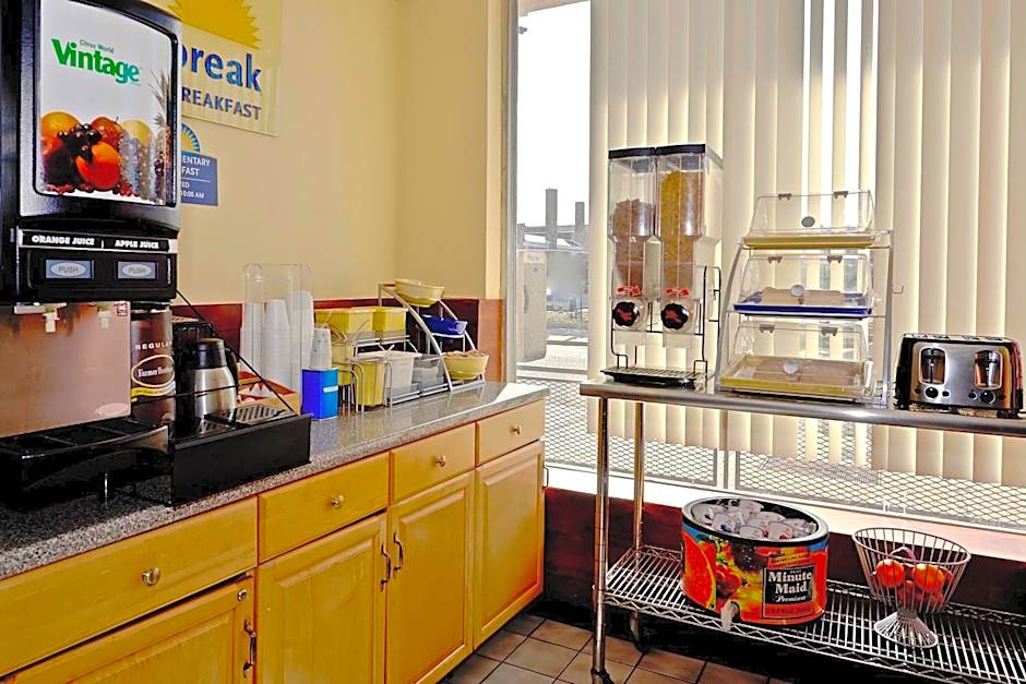 Days Inn by Wyndham Atlantic City Beachblock