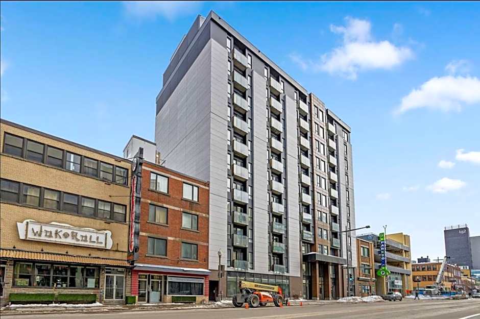 Initial-Matisse- Quebec-parking and pool