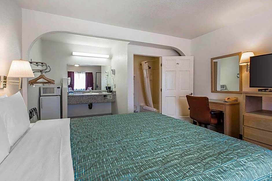 Rodeway Inn Beaumont