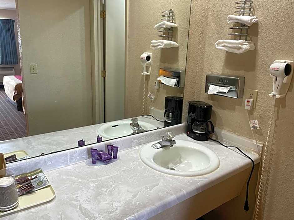 Knights Inn & Suites Emporia