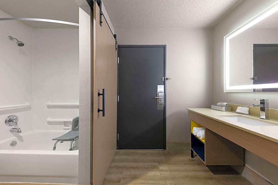 Days Inn by Wyndham Fort Smith