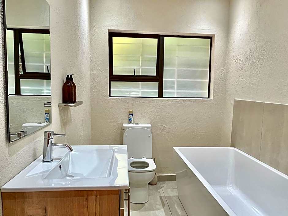 Bushbaby Valley Lodge