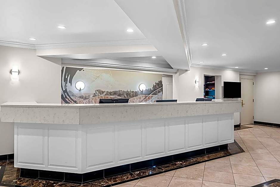 Best Western Plus Plaza Hotel & Conference Center