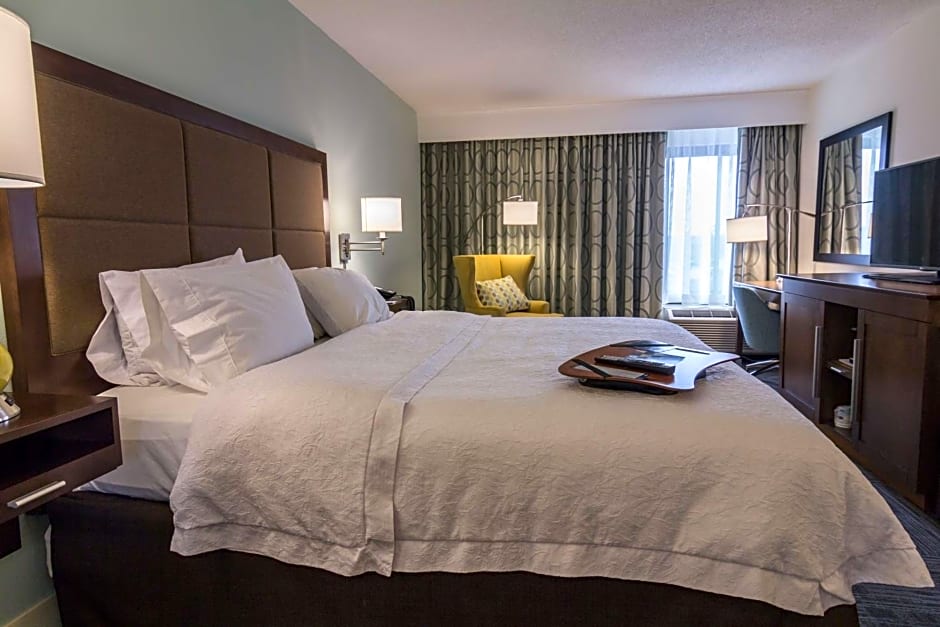 Hampton Inn By Hilton Winchester-University/Mall Area