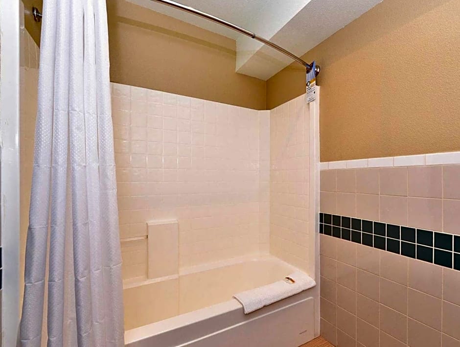 Quality Inn & Suites Tacoma - Seattle – Tacoma, WA