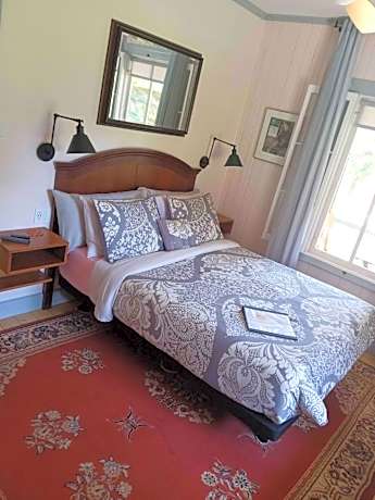 Queen Room with Pool View