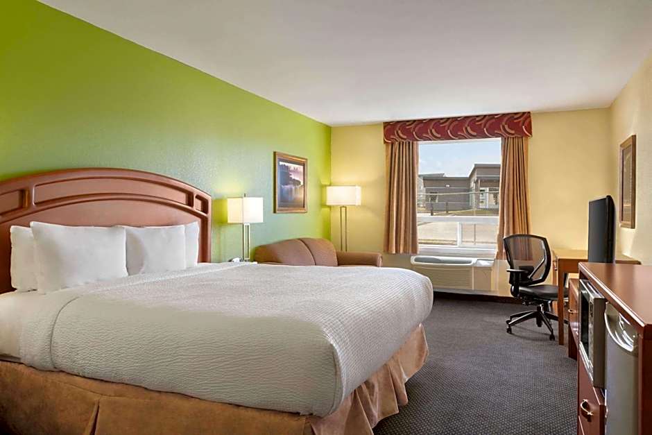 Days Inn & Suites by Wyndham Thompson