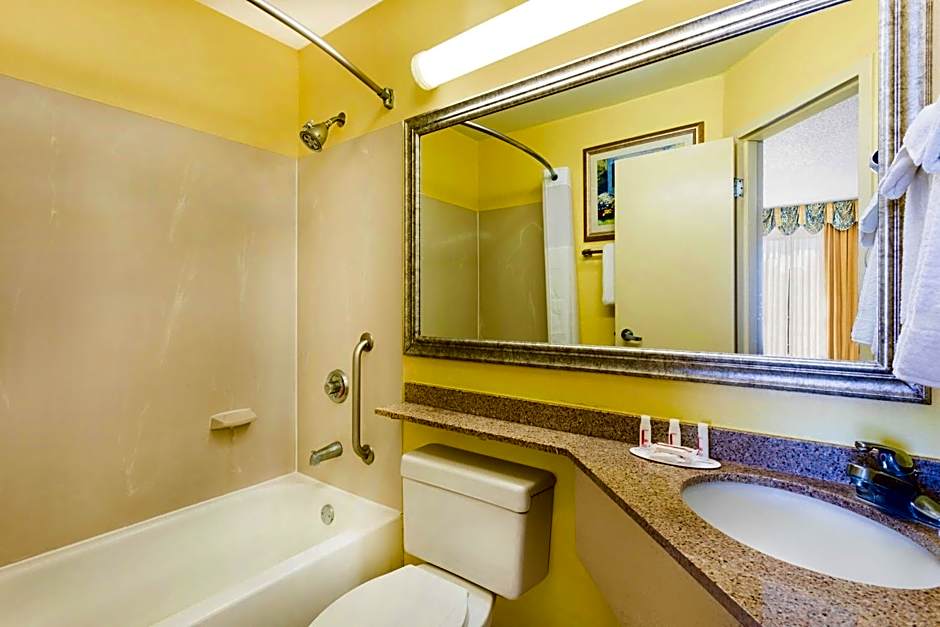 Baymont by Wyndham Savannah Midtown