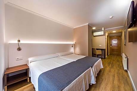 Quadruple Room (2 Adults + 2 Children)