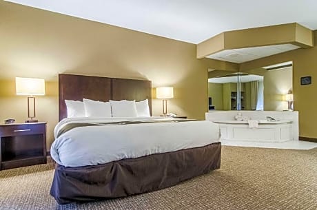 1 King Bed, Suite, Nonsmoking