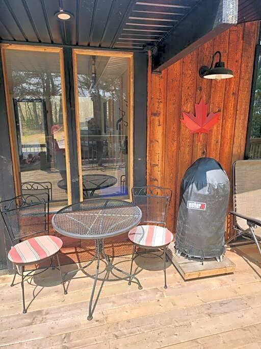 Red Cedar Chalet on Brady Lake